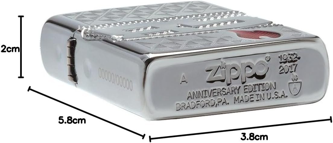 Sello inferior del Zippo 85 Aniversario Armor, con "Bradford, PA Made in USA" y marcas de edición.