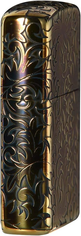 Detalle del intrincado grabado arabesco en los 5 lados del Zippo de colección, realzando su acabado.