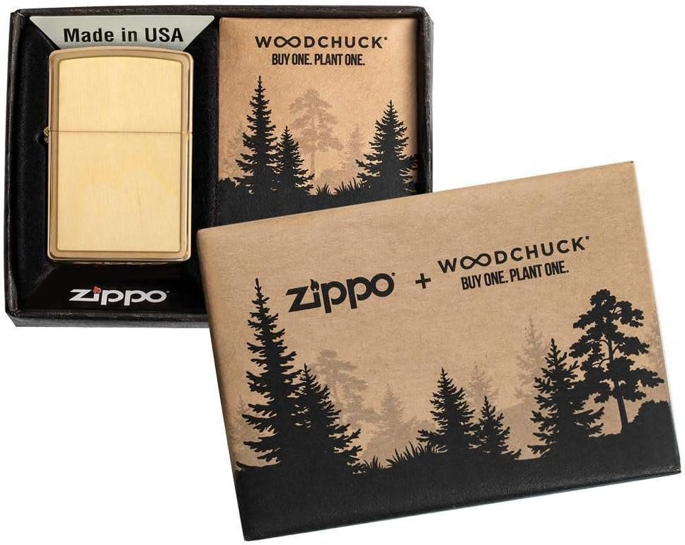 Zippo Woodchuck Birch en su empaque de colección. Destaca el sello "Made in USA" y el compromiso ético "WOODCHUCK BUY ONE. PLANT ONE".